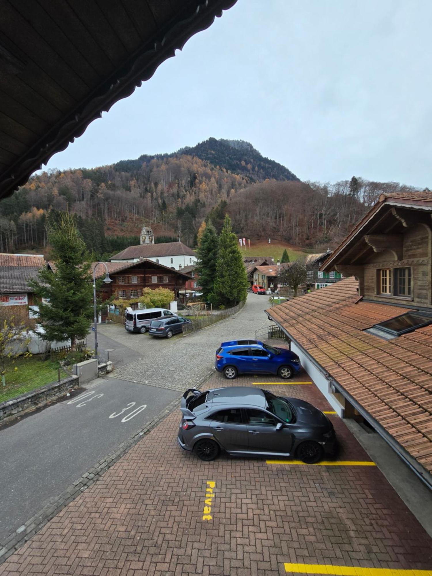 Gasthof Hirschen In Wilderswil Oda fotoğraf